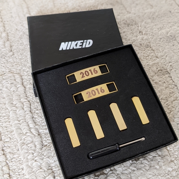 NIKE iD Shoelace Aglet Set (or FREE w/ Air Max 1s) - Picture 1 of 7